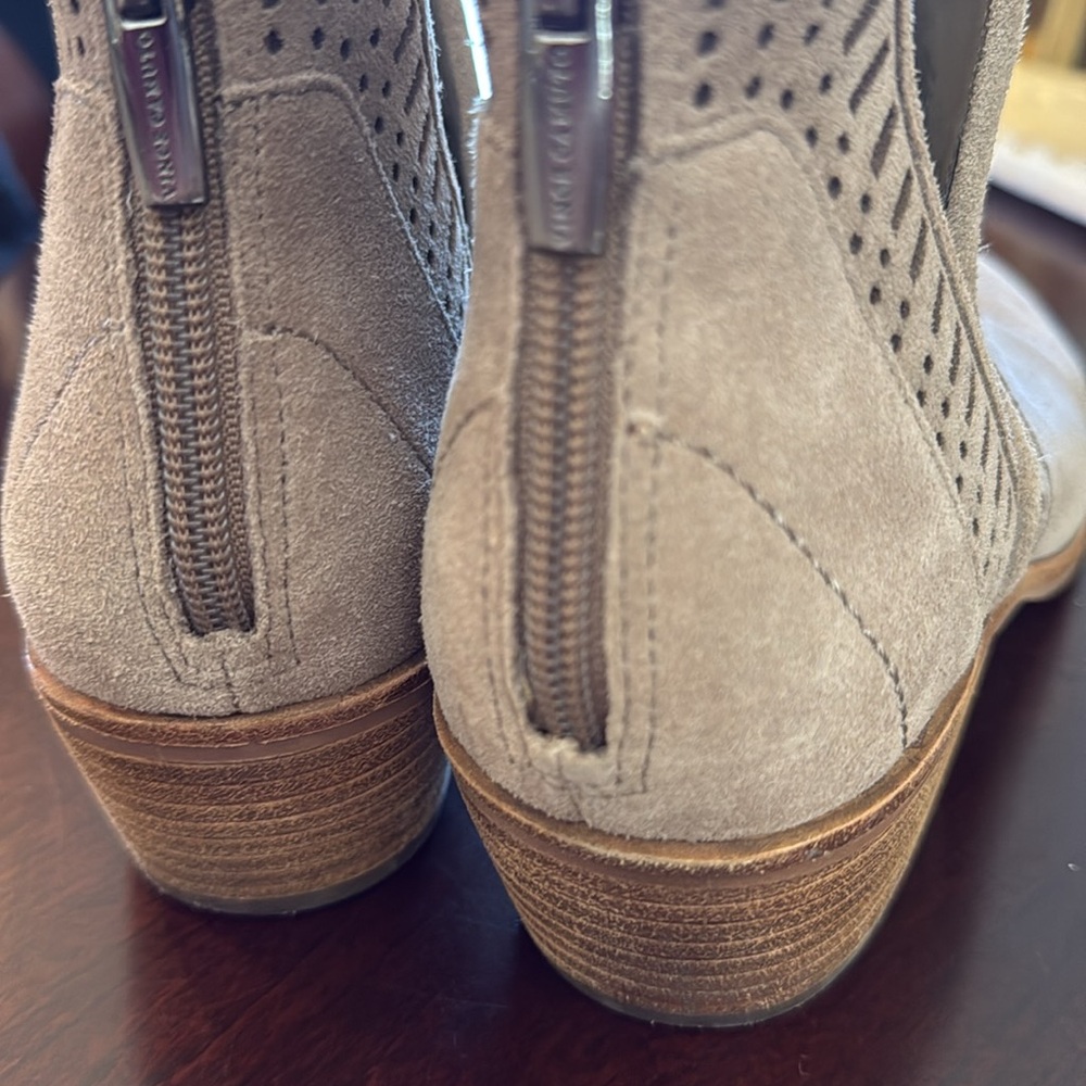 Vince Camuto Women’s VP-Philena Suede Leather Booties color tan size 9.5 - Picture 4 of 13